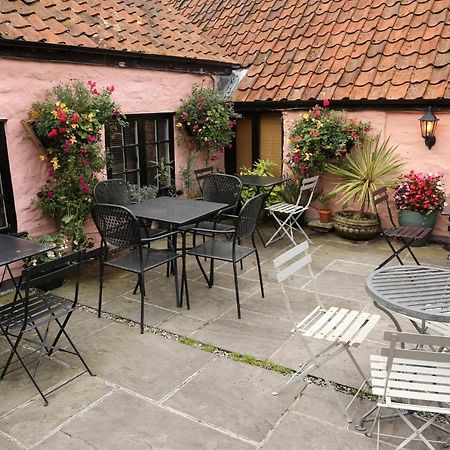 The City Arms Уелс Екстериор снимка