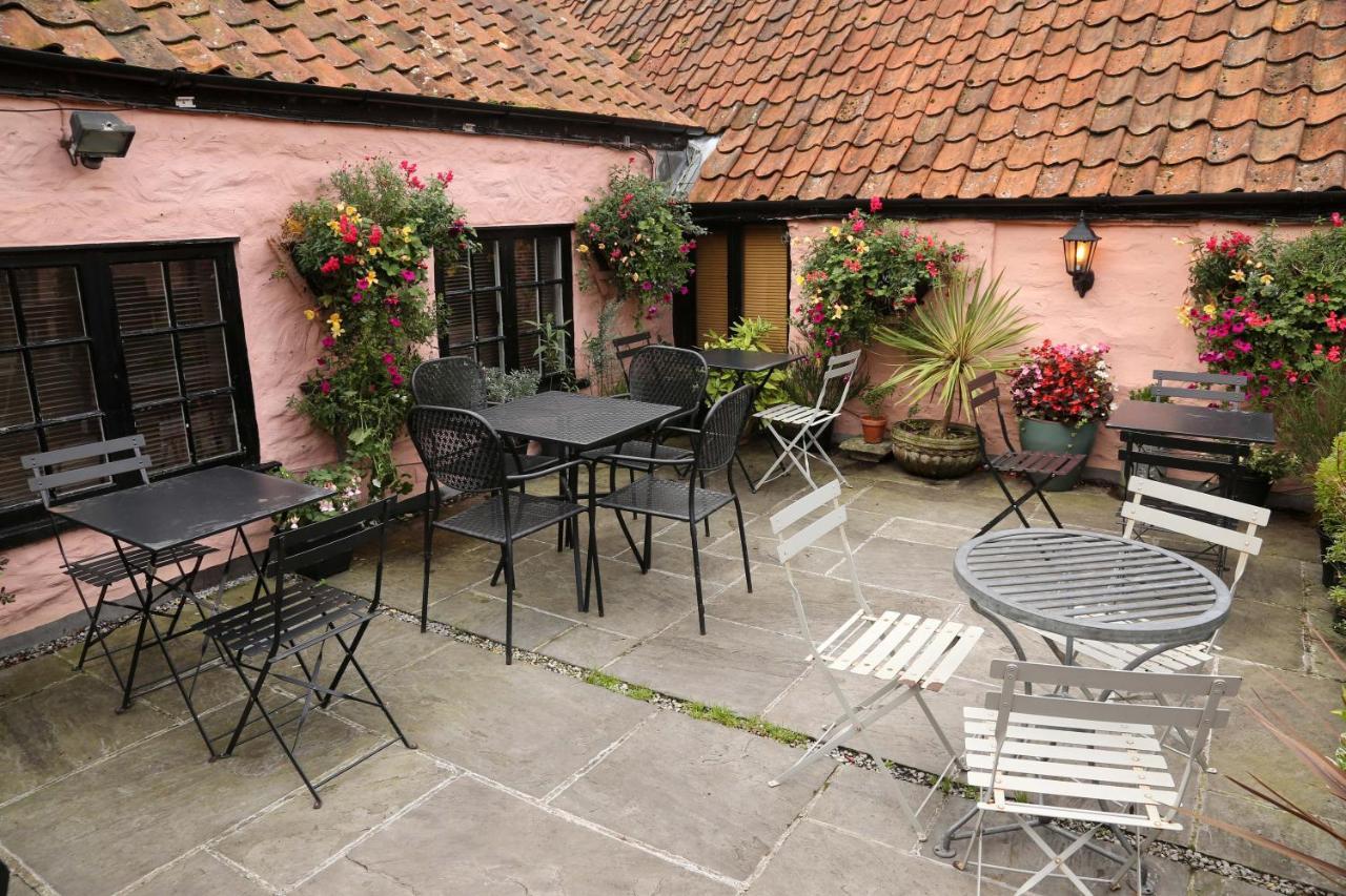 The City Arms Уелс Екстериор снимка