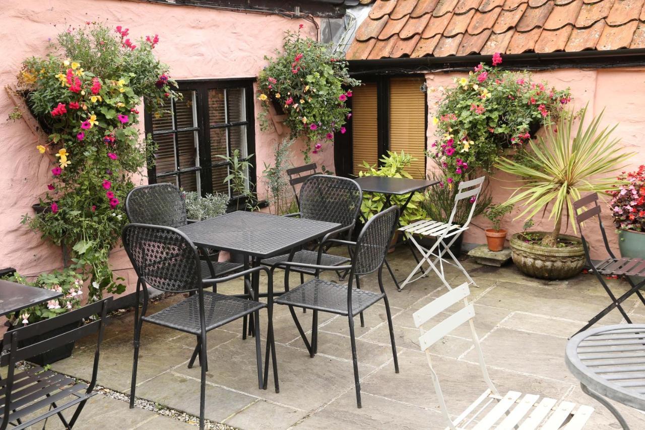 The City Arms Уелс Екстериор снимка