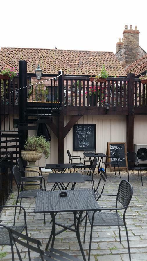 The City Arms Уелс Екстериор снимка